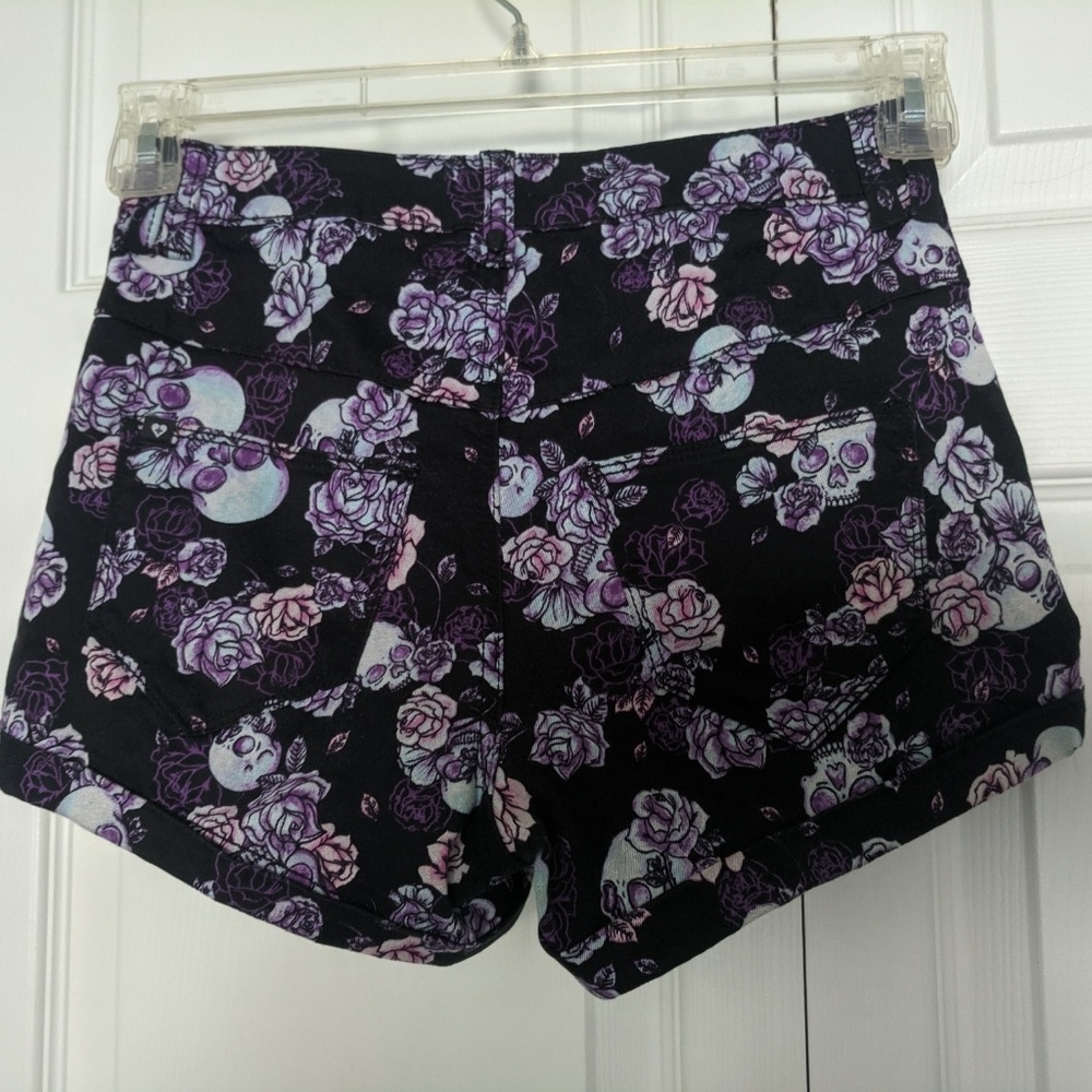 Blackheart sz 1 high waisted shorts skull roses